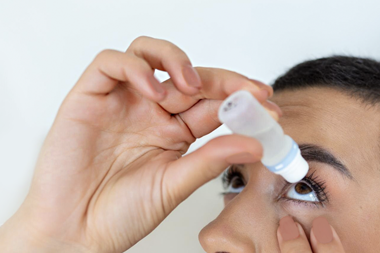 7 Tips To Manage Dry Eye From Contacts